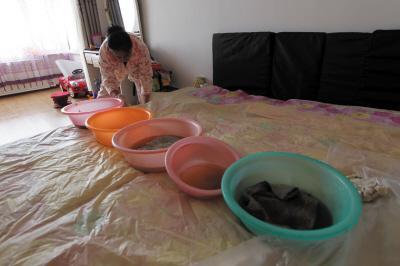 凤庆楼上漏水，住户失联，小区没物管，业主维权难！律师来支招……